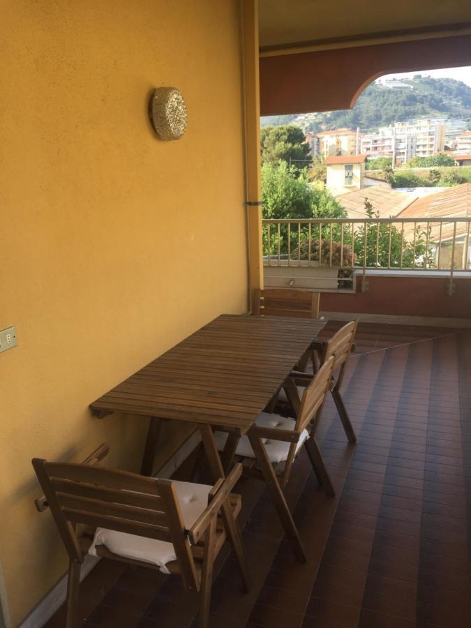 A Due passi dal mare Appartamento Vallecrosia Esterno foto